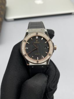 Đồng Hồ CHẾ TÁC KIM CƯƠNG TỰ NHIÊN HUBLOT ROSE GOLD Dial BLack Classic Fusion NEW 2021 1:1 