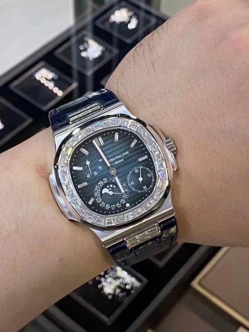 Đồng Hồ: Patek philippe Nautilus  5724 Custom Moisante Baguete Hong Kong Rep 1:1