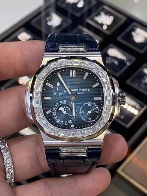 Đồng Hồ: Patek philippe Nautilus  5724 Custom Moisante Baguete Hong Kong Rep 1:1