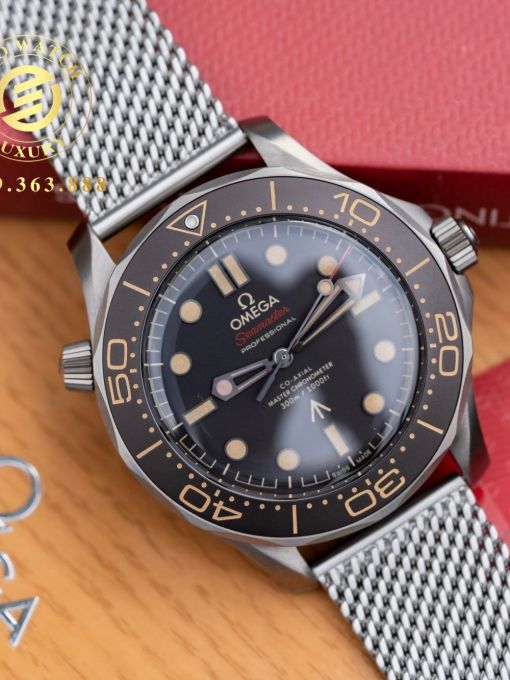 Đồng Hồ: Omega Seamaster Diver 42MM 300M 007 Edition Mặt Đen Dây Kim Loại Kèm Dây Vải Rep 1:1