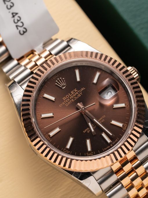 Đồng Hồ: Rolex Datejust 41mm 126331 Bọc Vàng Chocolate Cọc Số Dạ Quang