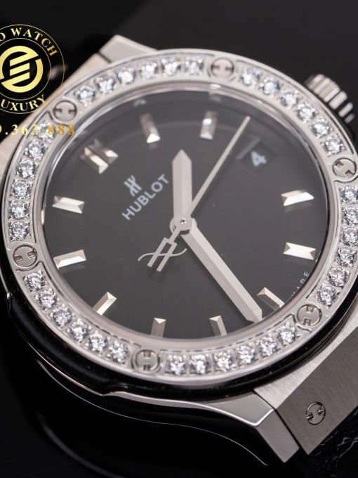 Đồng Hồ: Hublot Classic Fusion 33mm Độ Viền Moissanite Mặt Số Đen 