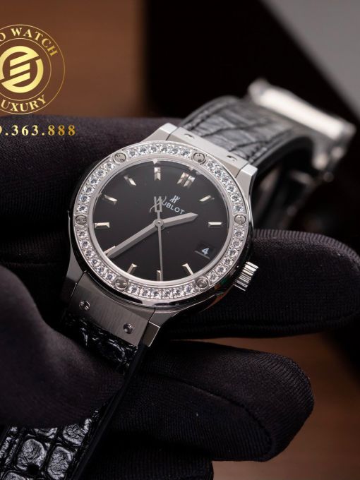 Đồng Hồ: Hublot Classic Fusion 33mm Độ Viền Moissanite Mặt Số Đen 