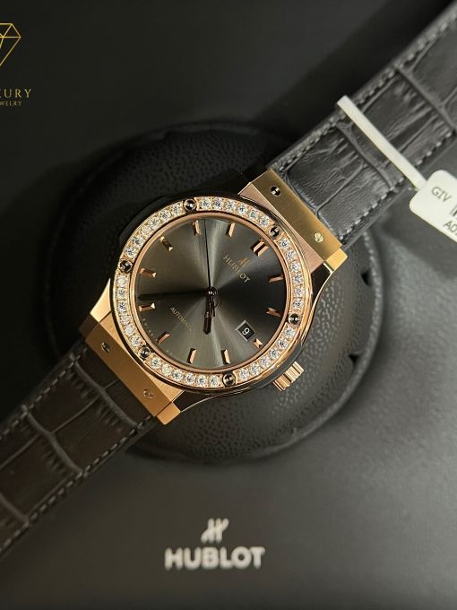 Đồng Hồ HUBLOT Classic Fusion 42mm King Gold Đính Kim Cương Moisante Rep 1:1  