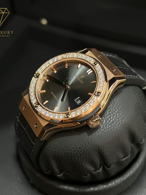 Đồng Hồ HUBLOT Classic Fusion 42mm King Gold Đính Kim Cương Moisante Rep 1:1  