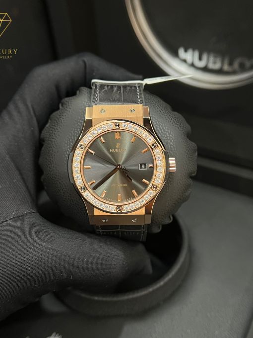 Đồng Hồ HUBLOT Classic Fusion 42mm King Gold Đính Kim Cương Moisante Rep 1:1  