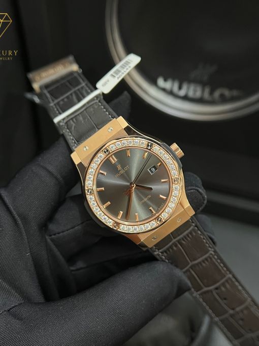 Đồng Hồ HUBLOT Classic Fusion 42mm King Gold Đính Kim Cương Moisante Rep 1:1  