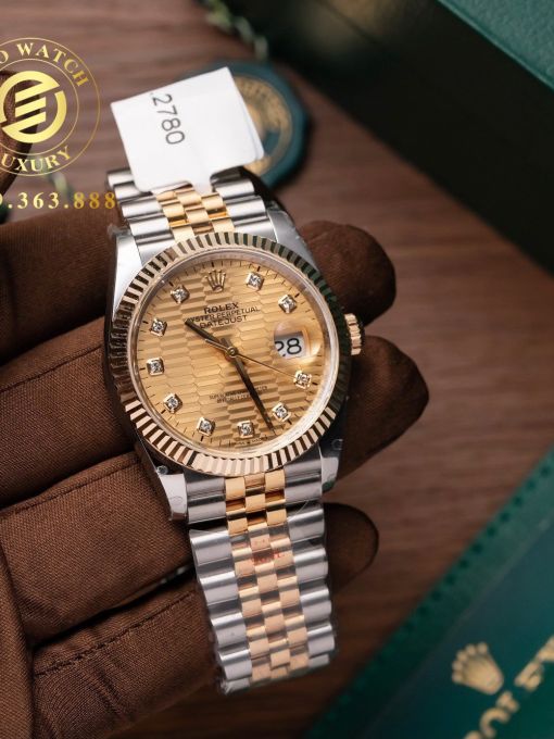 Đồng Hồ: Rolex Datejust 126233 36mm Bọc Vàng Mặt Số Vân Xếp Lớp