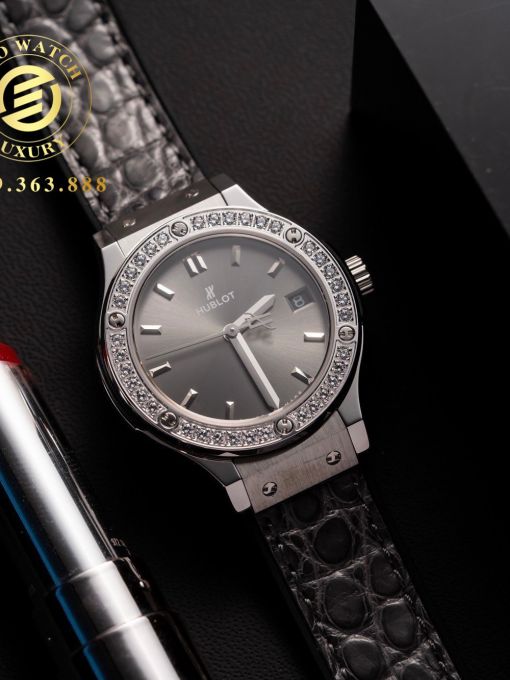 Đồng Hồ: Hublot Classic Fusion 33mm Độ Viền Moissanite Mặt Số Gray Chài Tia