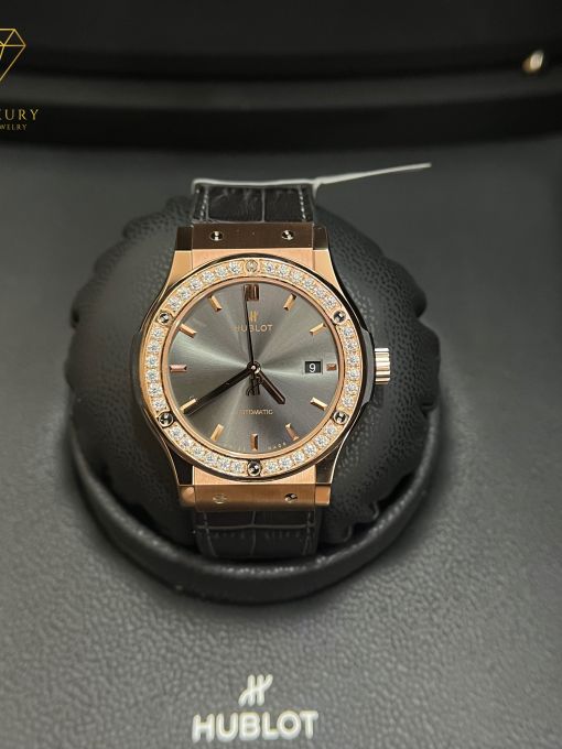 Đồng Hồ HUBLOT Classic Fusion 42mm King Gold Đính Kim Cương Moisante Rep 1:1  