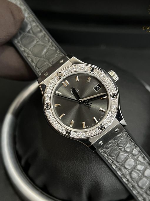 Đồng Hồ Nữ HUBLOT Classic Fusion 33mm Gray Dial Rep 1:1 Đính Kim Cương Tự Nhiên 