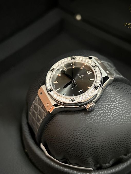 Đồng Hồ Nữ HUBLOT Classic Fusion 33mm Gray Dial Rep 1:1 Đính Kim Cương Tự Nhiên 