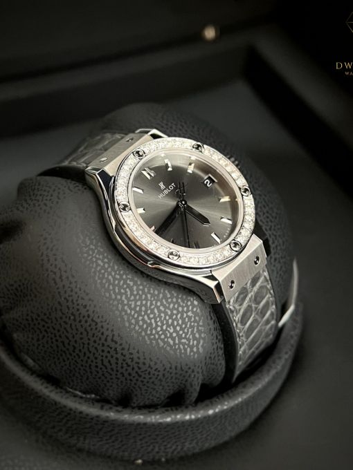 Đồng Hồ Nữ HUBLOT Classic Fusion 33mm Gray Dial Rep 1:1 Đính Kim Cương Tự Nhiên 