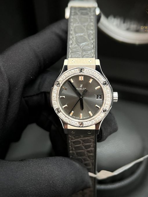 Đồng Hồ Nữ HUBLOT Classic Fusion 33mm Gray Dial Rep 1:1 Đính Kim Cương Tự Nhiên 