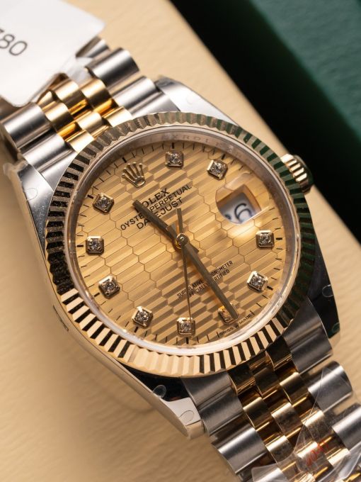 Đồng Hồ: Rolex Datejust 36mm 126233 Bọc Vàng Mặt Số Vân Xếp Lớp