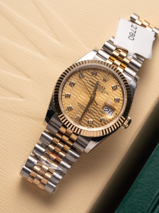 Đồng Hồ: Rolex Datejust 36mm 126233 Bọc Vàng Mặt Số Vân Xếp Lớp