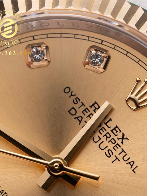 Đồng Hồ: Rolex Datejust 126233 Bọc Vàng Cọc Số Vàng Chải Tia 1:1