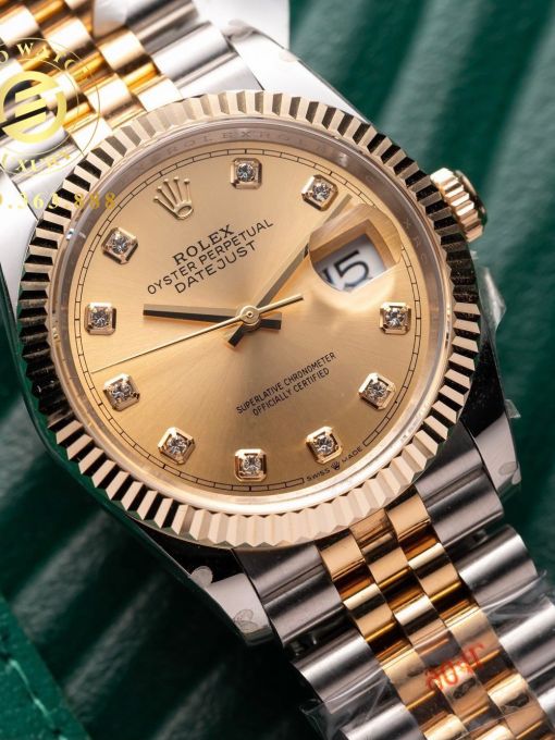 Đồng Hồ: Rolex Datejust 126233 Bọc Vàng Cọc Số Vàng Chải Tia 1:1