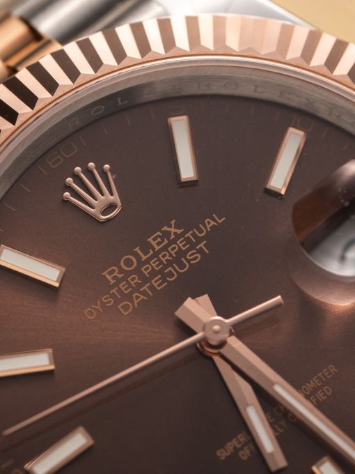 Đồng Hồ: Rolex Datejust 41mm 126331 Bọc Vàng Chocolate Cọc Số Dạ Quang