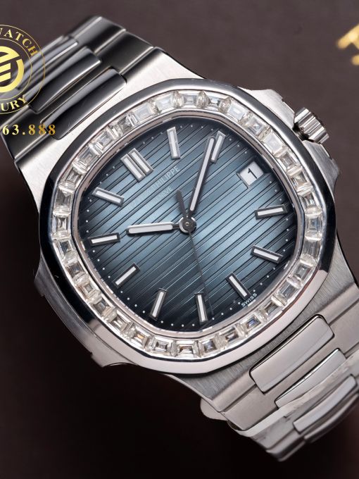 Đồng Hồ: Patek Philippe Nautilus 5711 Mặt Số Xanh Blue Viền Moissanite Baguette 