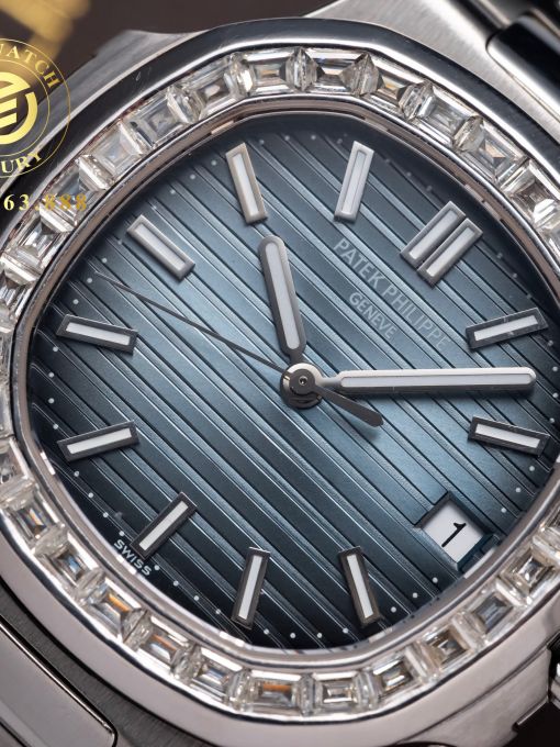 Đồng Hồ: Patek Philippe Nautilus 5711 Mặt Số Xanh Blue Viền Moissanite Baguette 