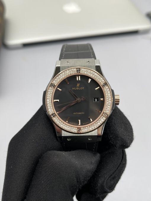 Đồng Hồ CHẾ TÁC KIM CƯƠNG TỰ NHIÊN HUBLOT ROSE GOLD Dial BLack Classic Fusion NEW 2021 1:1 