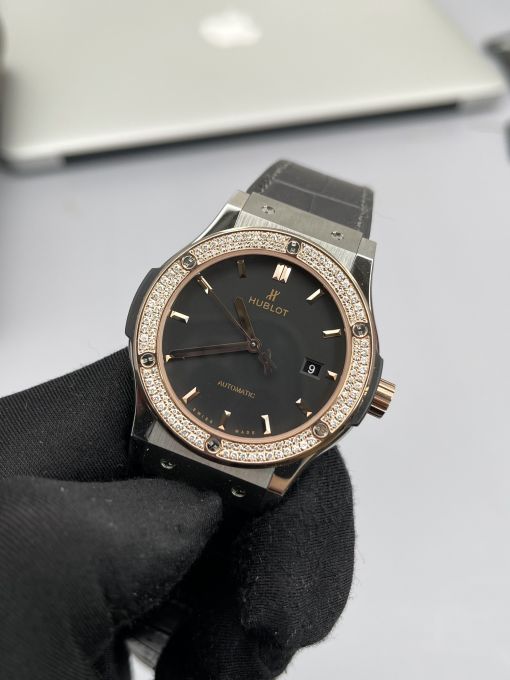 Đồng Hồ CHẾ TÁC KIM CƯƠNG TỰ NHIÊN HUBLOT ROSE GOLD Dial BLack Classic Fusion NEW 2021 1:1 