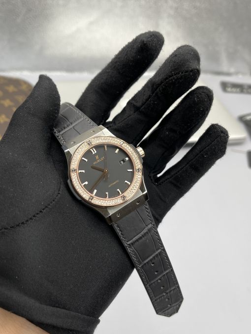 Đồng Hồ CHẾ TÁC KIM CƯƠNG TỰ NHIÊN HUBLOT ROSE GOLD Dial BLack Classic Fusion NEW 2021 1:1 