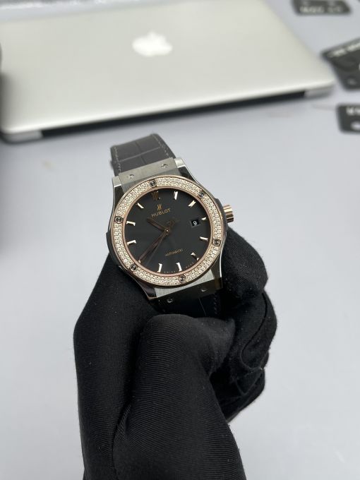 Đồng Hồ CHẾ TÁC KIM CƯƠNG TỰ NHIÊN HUBLOT ROSE GOLD Dial BLack Classic Fusion NEW 2021 1:1 