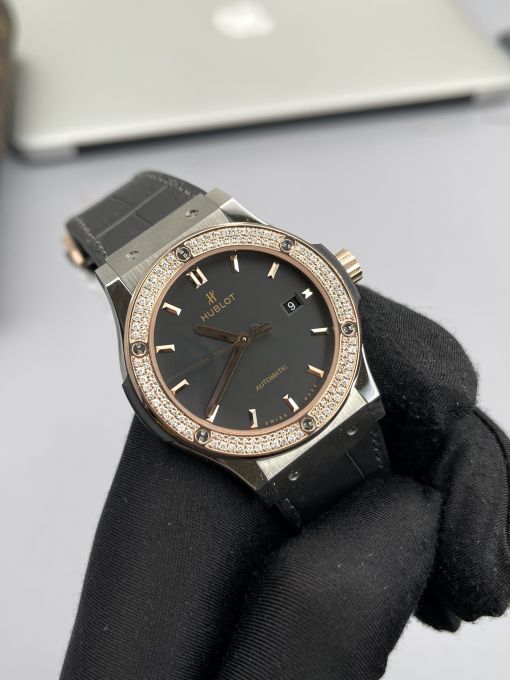 Đồng Hồ CHẾ TÁC KIM CƯƠNG TỰ NHIÊN HUBLOT ROSE GOLD Dial BLack Classic Fusion NEW 2021 1:1 