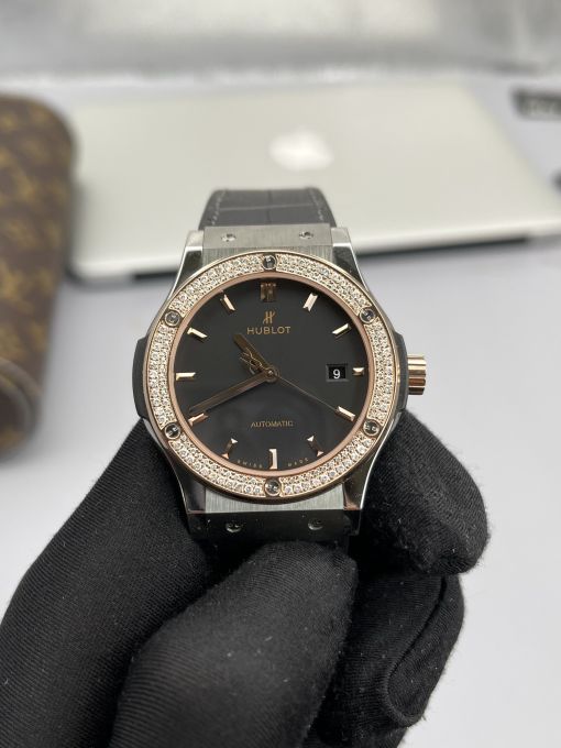 Đồng Hồ CHẾ TÁC KIM CƯƠNG TỰ NHIÊN HUBLOT ROSE GOLD Dial BLack Classic Fusion NEW 2021 1:1 