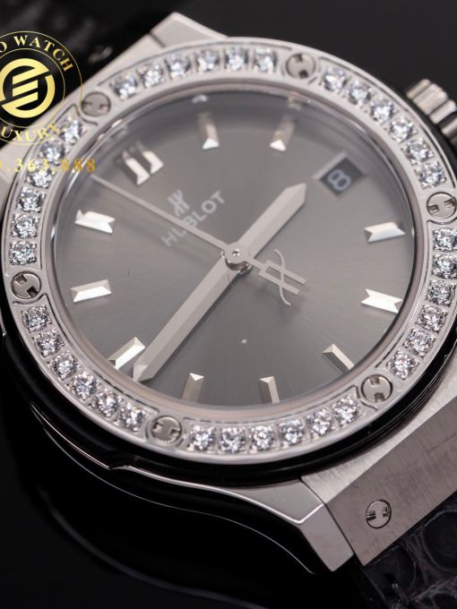 Đồng Hồ: Hublot Classic Fusion 33mm Độ Viền Moissanite Mặt Số Gray Chài Tia